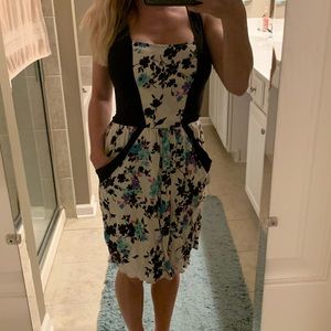 Cute floral dress w/ pockets